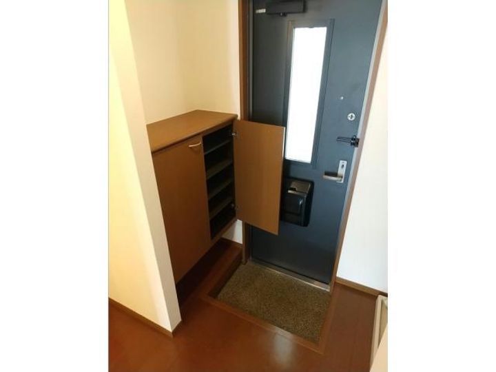 フローラMの玄関