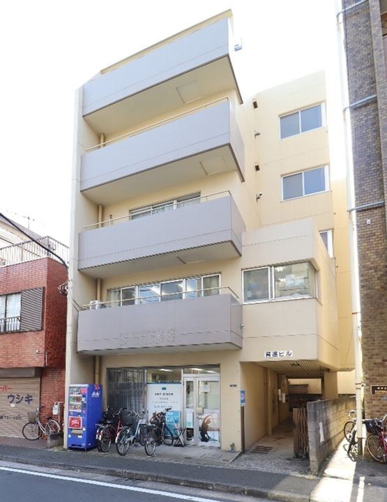 育進ビルの外観