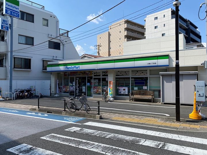 育進ビルの周辺