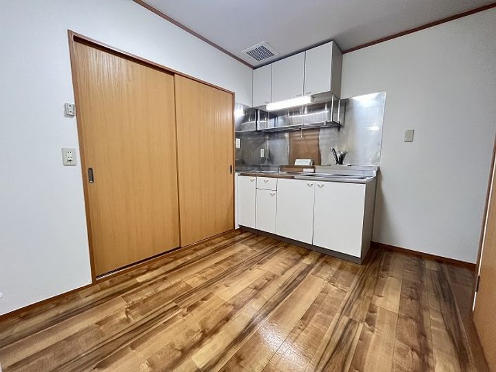 旭ハイツの居間