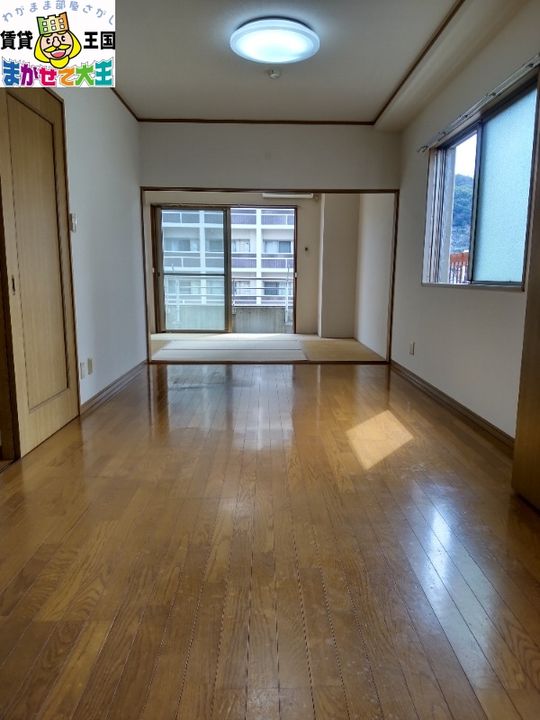 マウントアレンジビルの居間