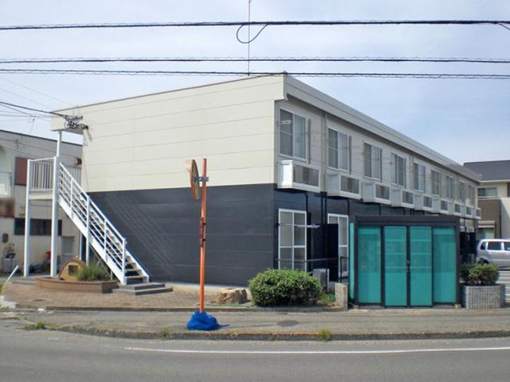 レオパレスプレミール鳴門の外観