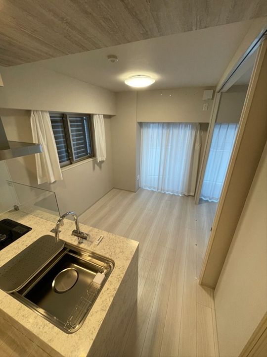 神奈川県藤沢市鵠沼橘1(マンション)の賃貸物件の居間