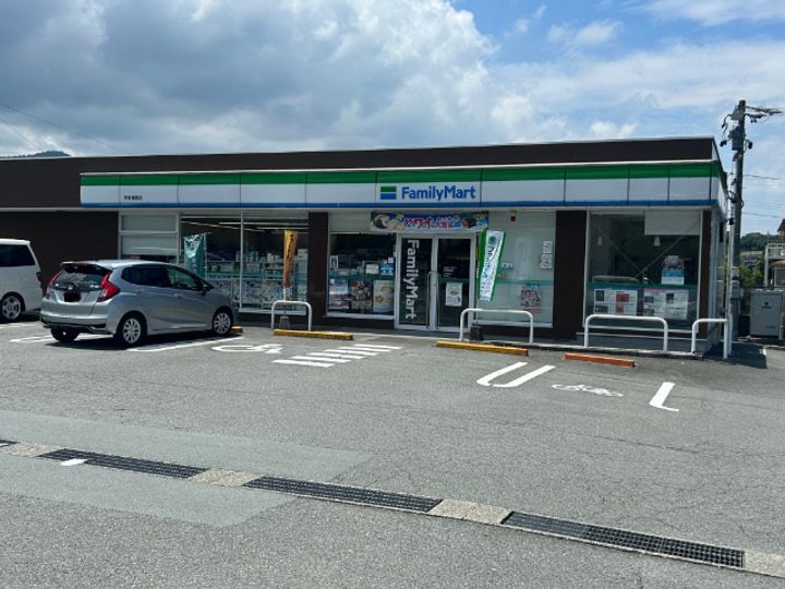 WHITE HOMEの周辺