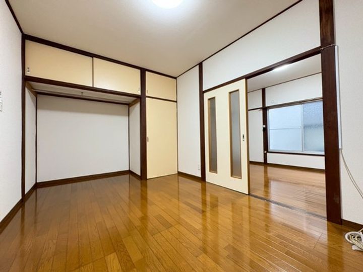 木本アパートの居間