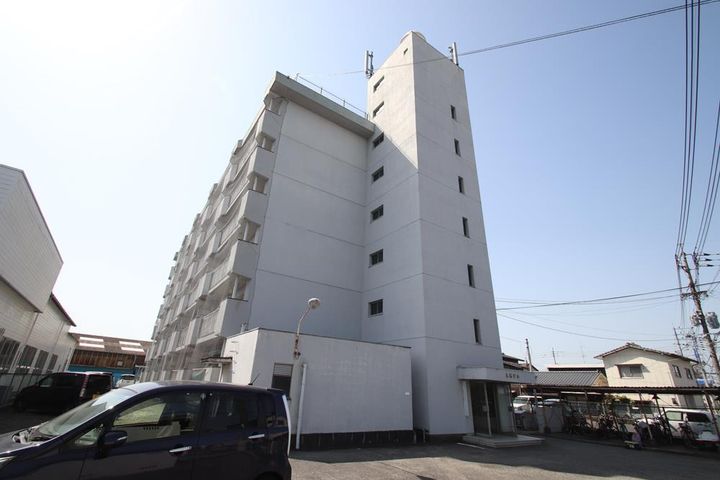 大財マンションの外観