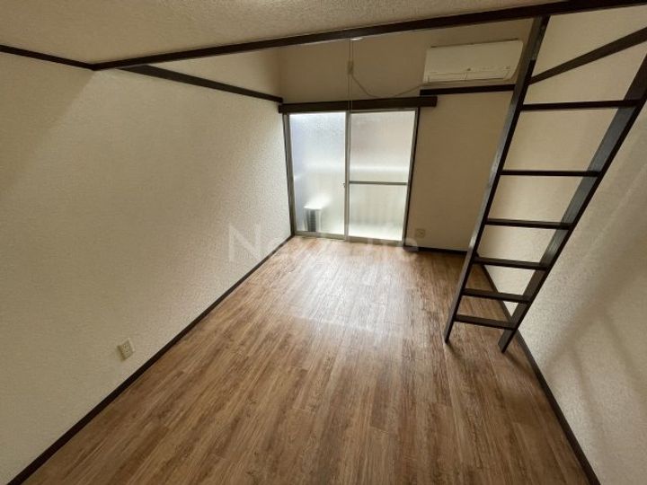 ライフピアガーネットの居間