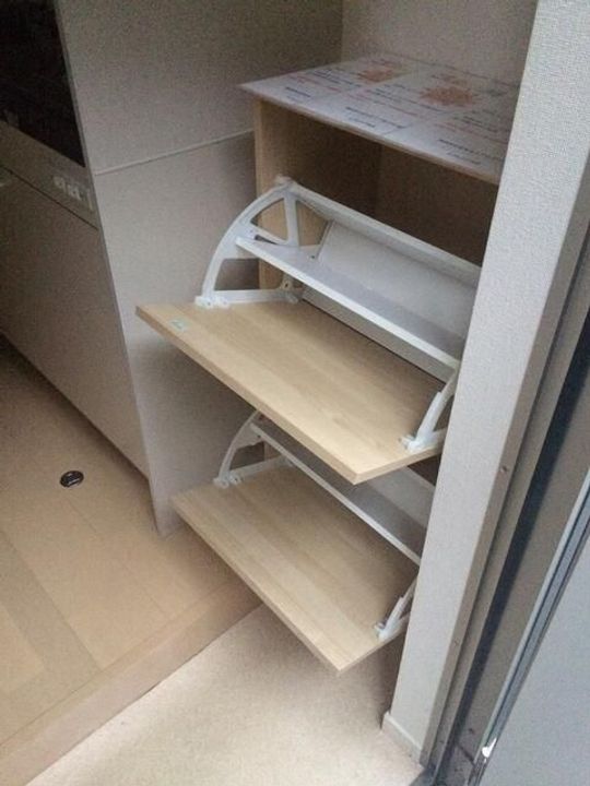 神奈川県横浜市中区本牧町1の賃貸アパートの玄関