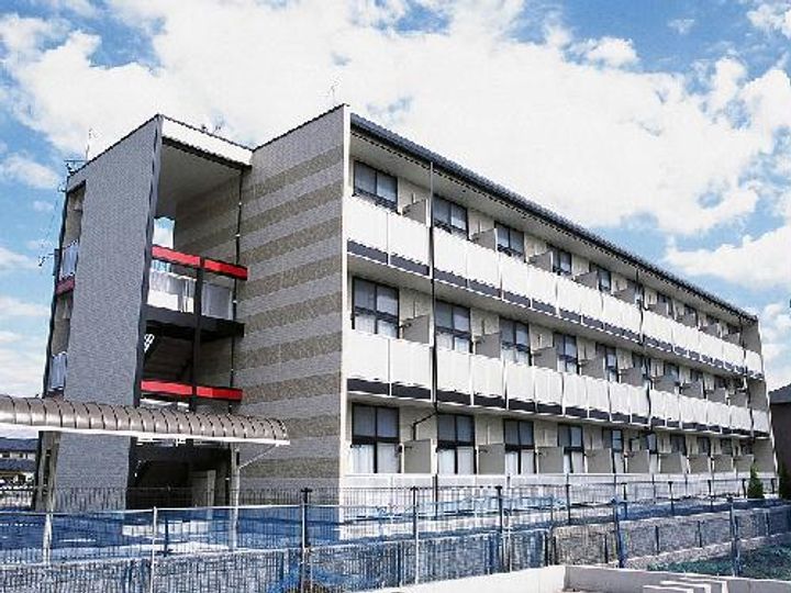 レオパレスカルーナの外観