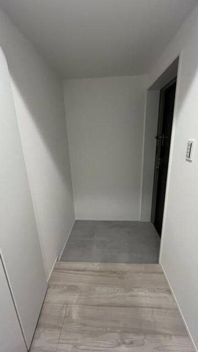 グランコールス東北沢の玄関