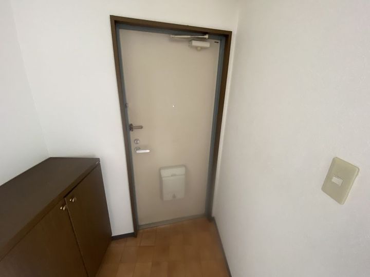 石川ハイツの玄関