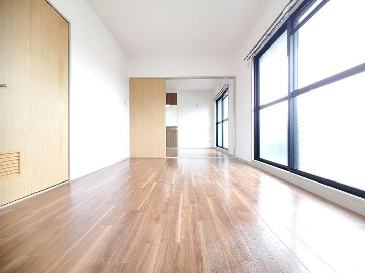 ウィステリアコート山之内の居間