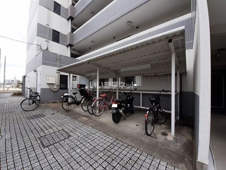 サンメゾン忍海の地図