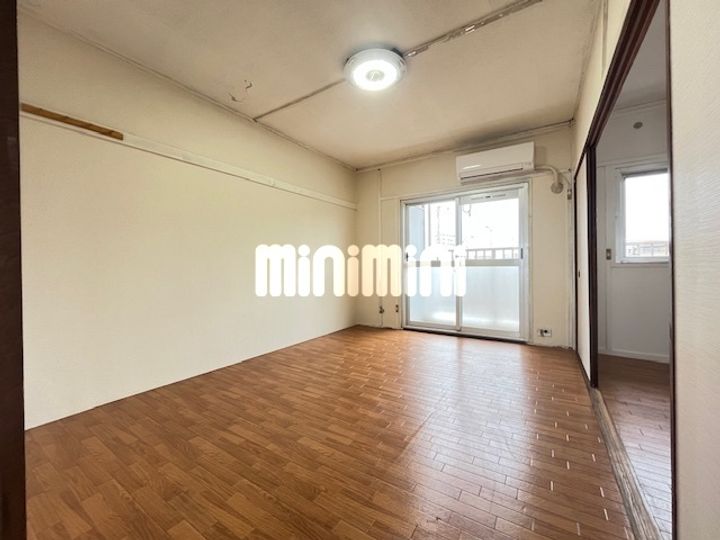 ヴィレッジダイドーの居間