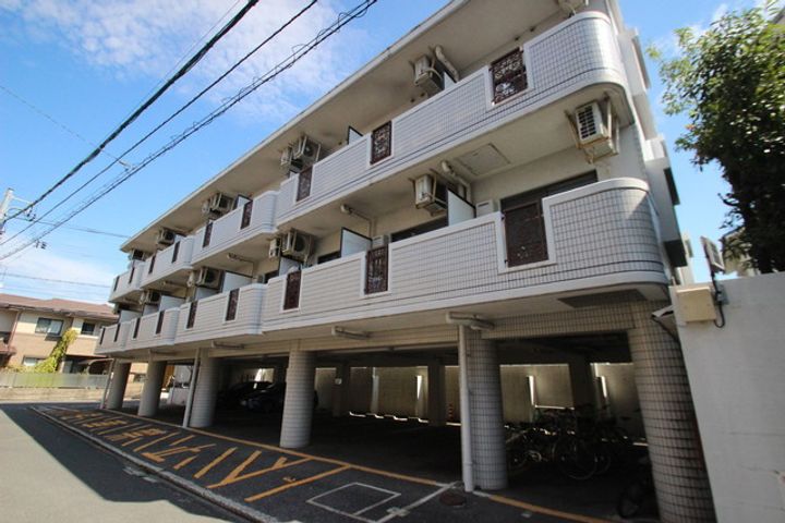 ロイヤルシティ隅の浜の外観