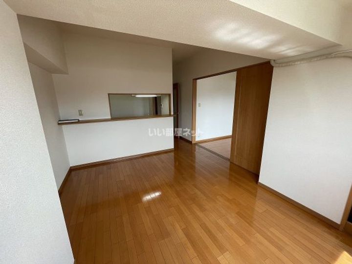 サムティイースト白壁の居間