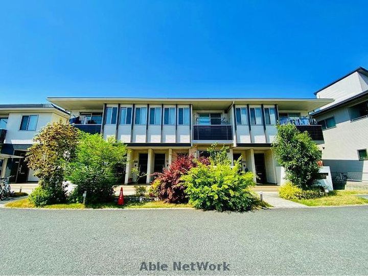 クレストールアベニューI・II・IIIの外観