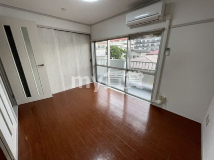 シャトー小林の居間