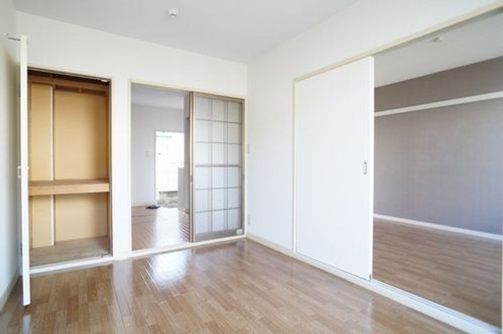 神奈川県座間市四ツ谷(アパート)の賃貸物件の居間