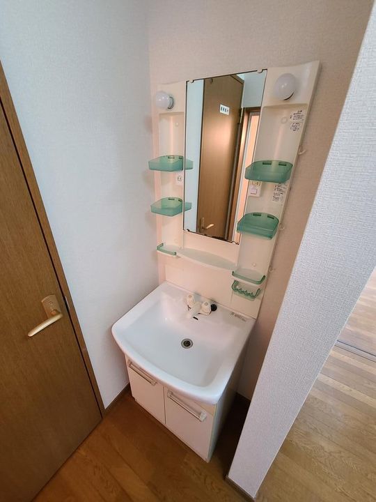 剣英館IIの内装