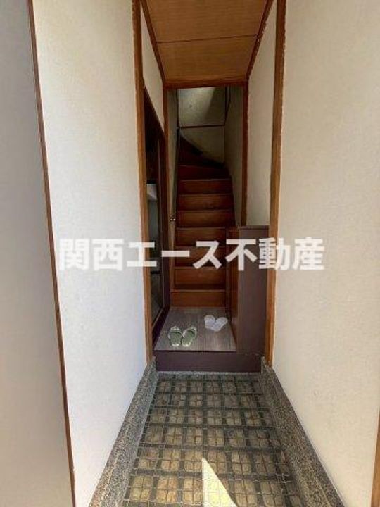 大阪府東大阪市上四条町(一戸建)の賃貸物件の玄関