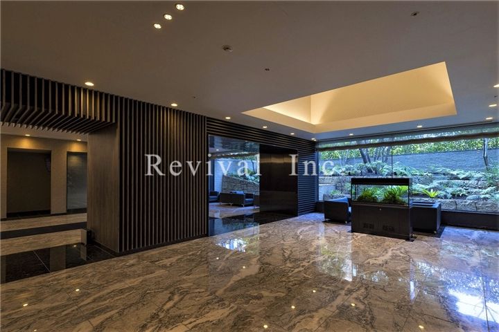 ラ・トゥール新宿グランドの地図