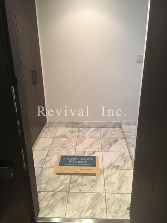 ラ・トゥール新宿グランドの玄関