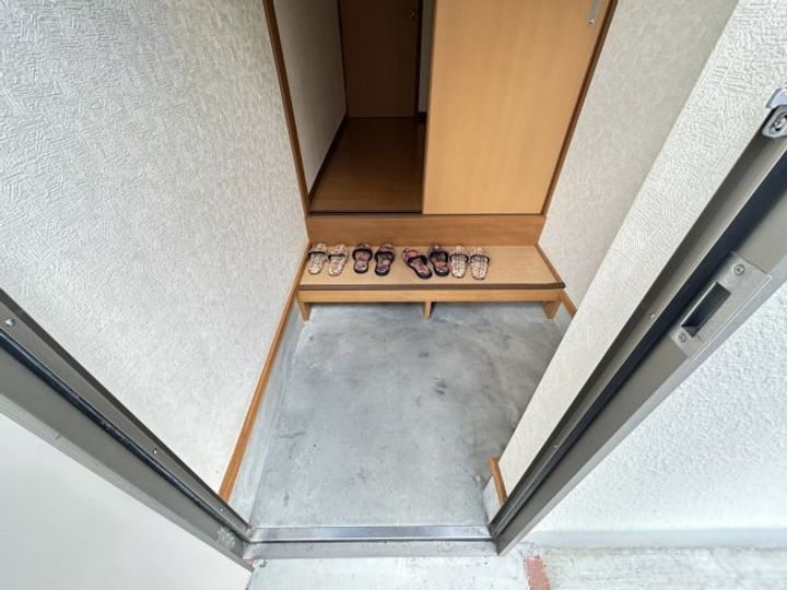 大阪府高槻市明野町(一戸建)の賃貸物件の玄関