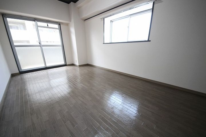 ロイヤルトレンディの居間