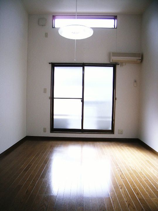 メゾンカリーナB棟の居間