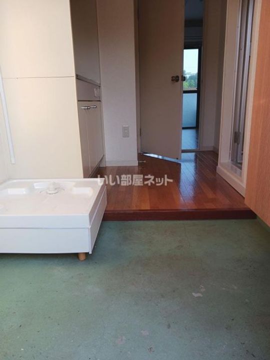 兵庫県加東市松沢(アパート)の賃貸物件の玄関