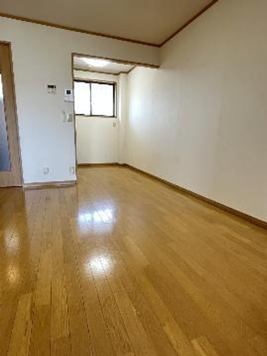 シティルネッサンス久居Iの居間