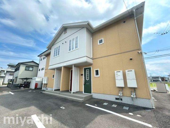 ハイネス国府 Bの外観