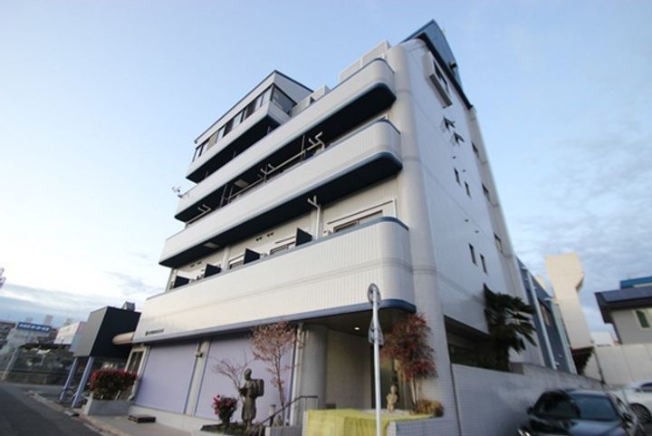 ファミールマツイの外観