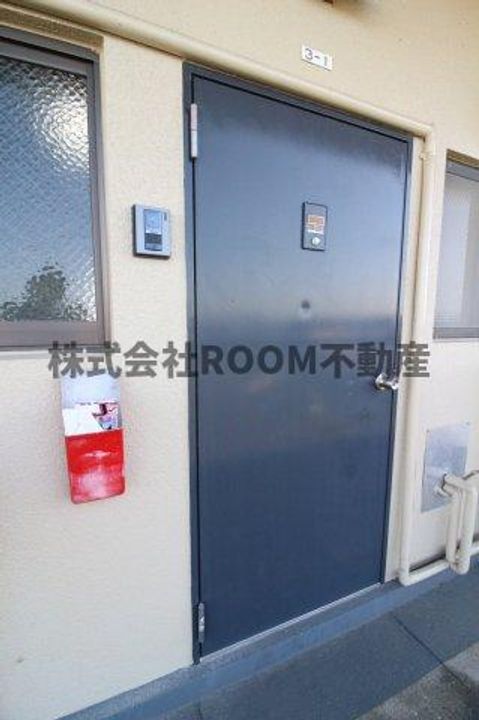 大王ハイツの玄関