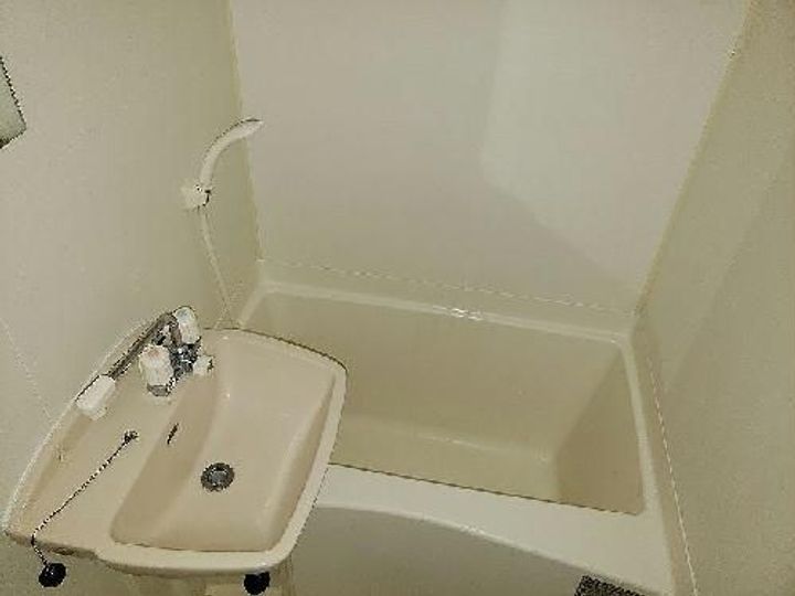 レオパレスNAGAKURAの風呂