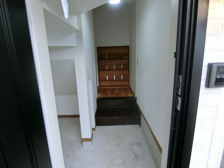 本町ハウス 1の玄関
