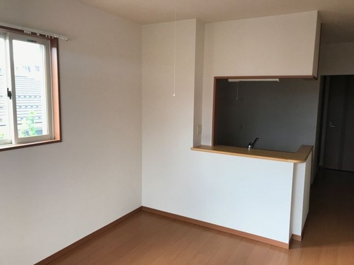 新潟県五泉市三本木2(アパート)の賃貸物件の居間