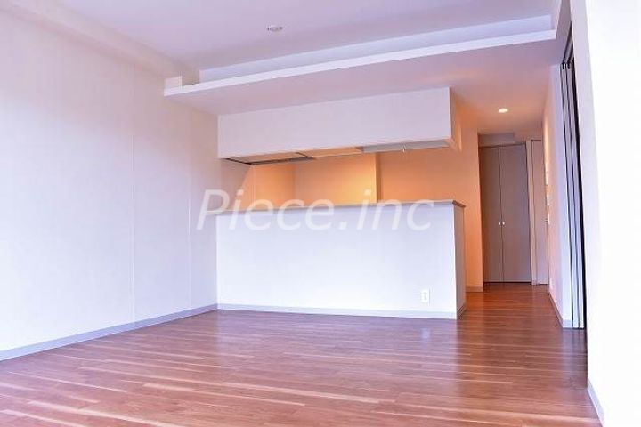 GRATIA COURTの居間