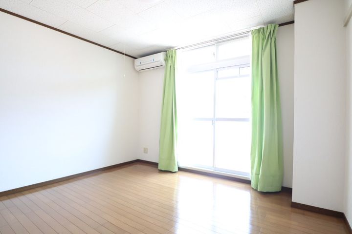 アースウェルの居間