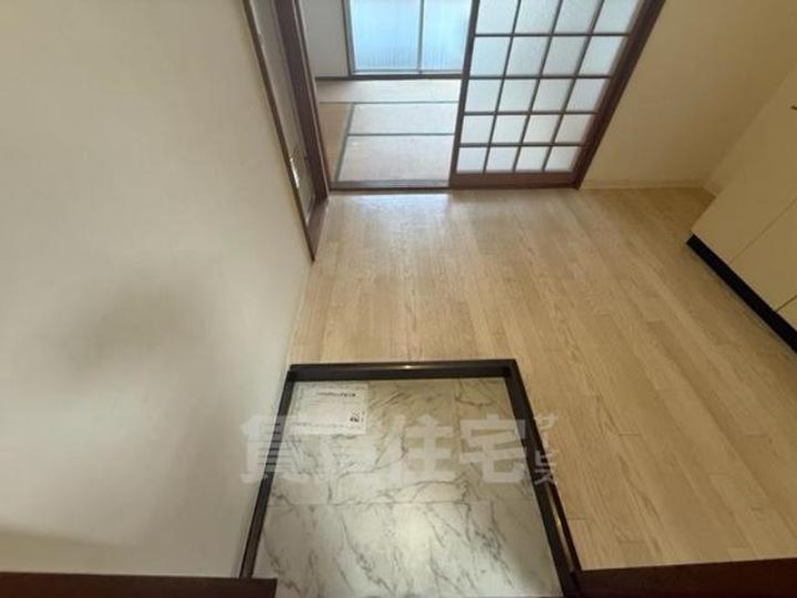 メゾン恒榮の玄関