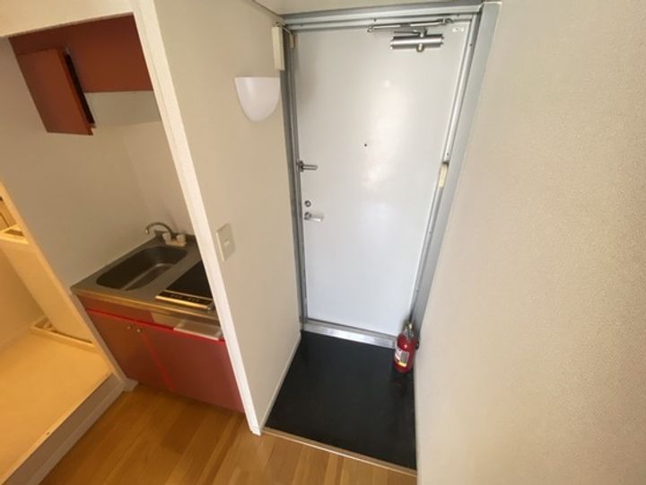 レオパレスシンセーの玄関