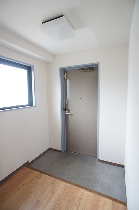 ルパルク萩中の玄関