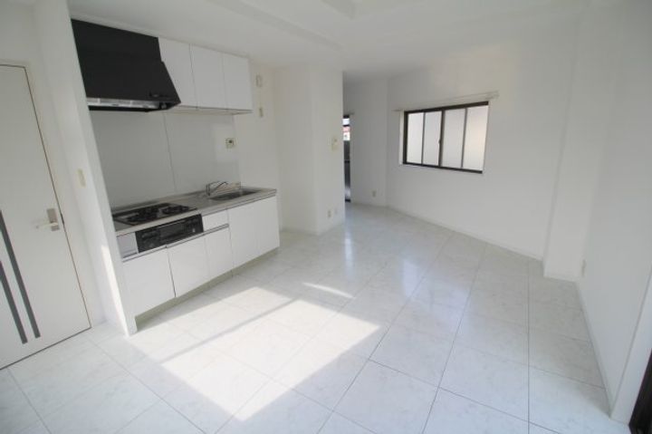 ルオール曽根の居間