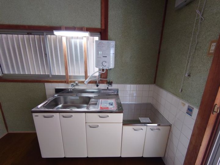 兵庫県伊丹市荻野1(一戸建)の賃貸物件のキッチン