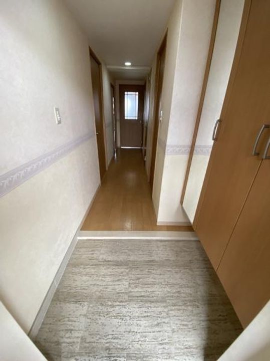 大阪府四條畷市岡山5(マンション)の賃貸物件の玄関