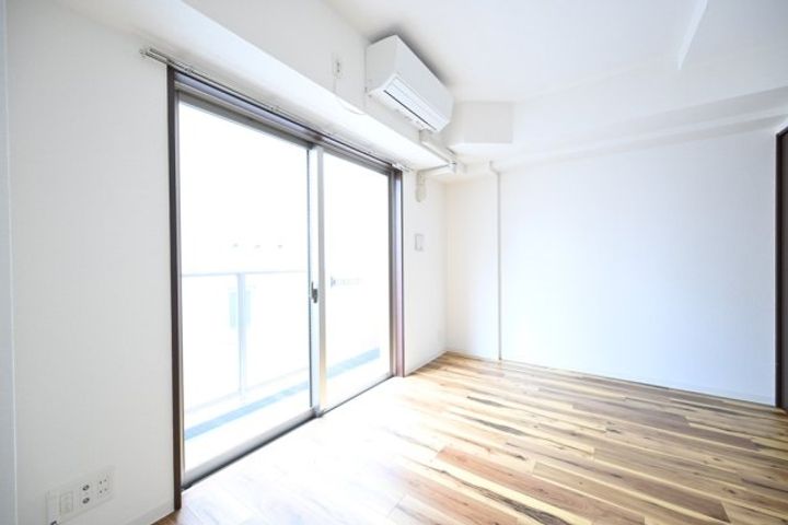 東京都新宿区新小川町(マンション)の賃貸物件の居間