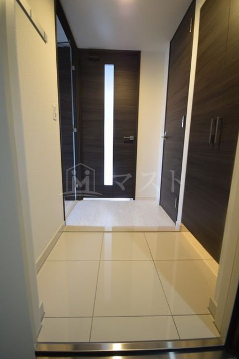 エステムコート難波Vブロードの玄関