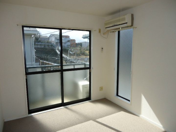 エース二俣川の居間