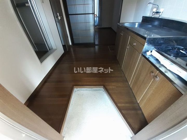メゾン緑山の玄関